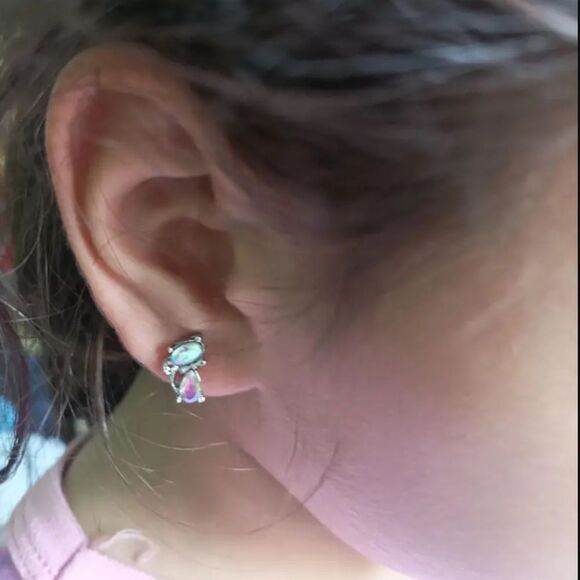 - 😺Petite Tiny Sterling Silver (925) Iridescent Diamond Cat Earrings💎 - Picture 9 of 16